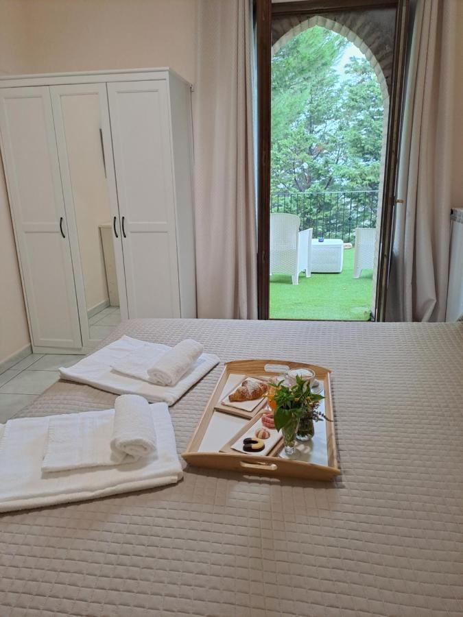 Hotel Lo Smeraldo 로카비바라 외부 사진