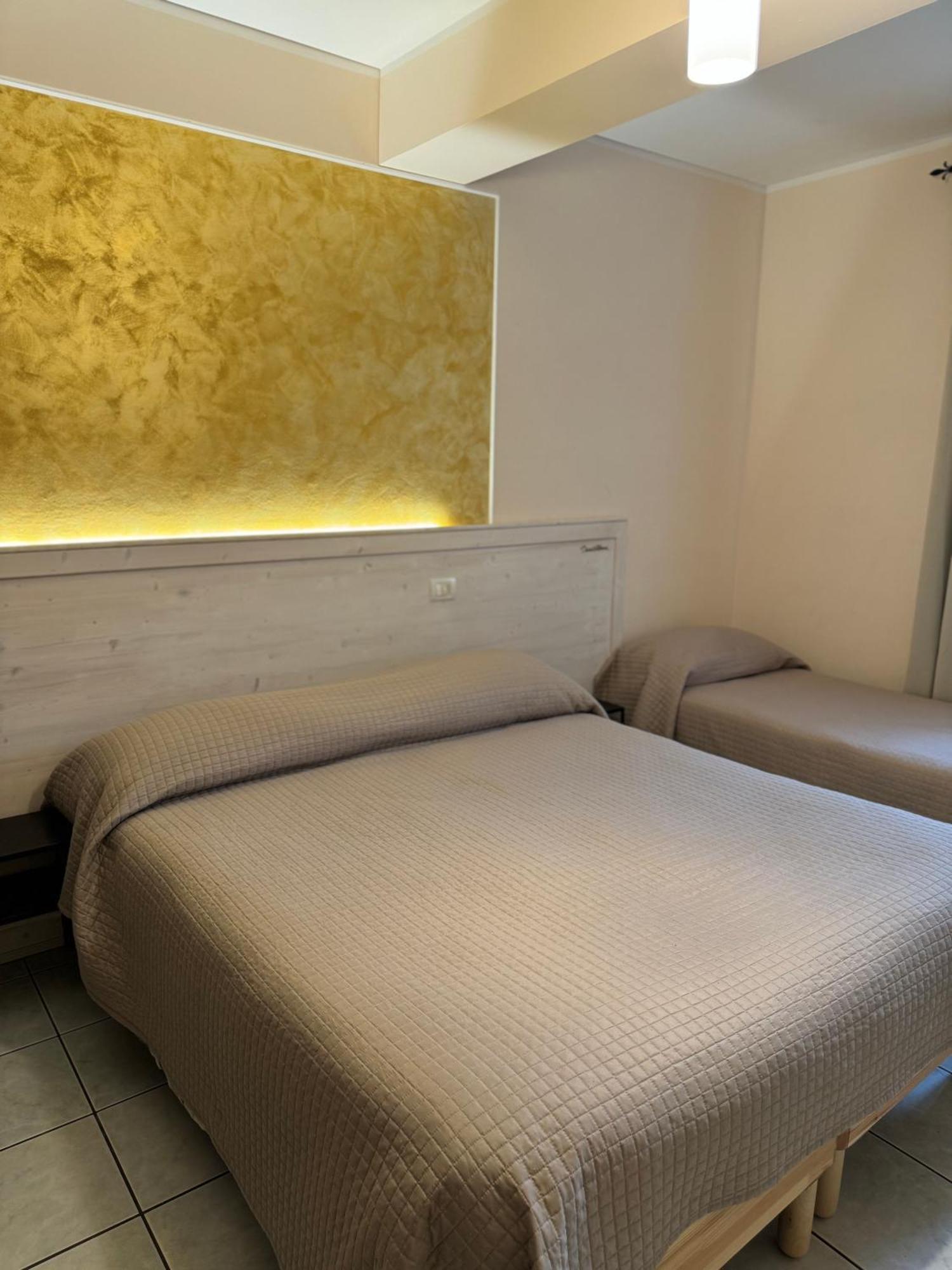Hotel Lo Smeraldo 로카비바라 외부 사진